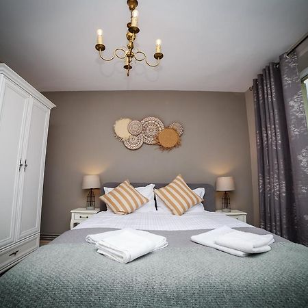 Exquisite 3 Room Apartment In The Heart Of Thetown Campulung Moldovenesc Exterior photo