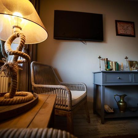 Exquisite 3 Room Apartment In The Heart Of Thetown Campulung Moldovenesc Exterior photo