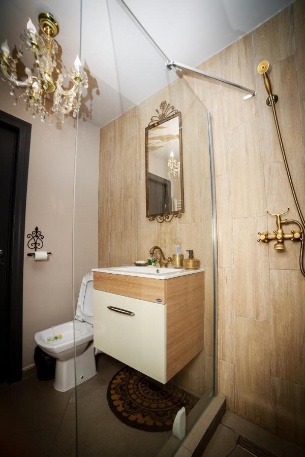 Exquisite 3 Room Apartment In The Heart Of Thetown Campulung Moldovenesc Exterior photo