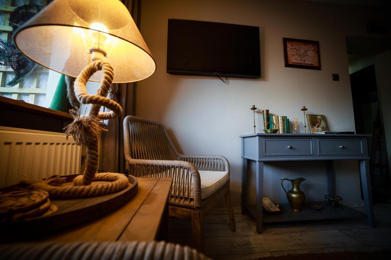 Exquisite 3 Room Apartment In The Heart Of Thetown Campulung Moldovenesc Exterior photo
